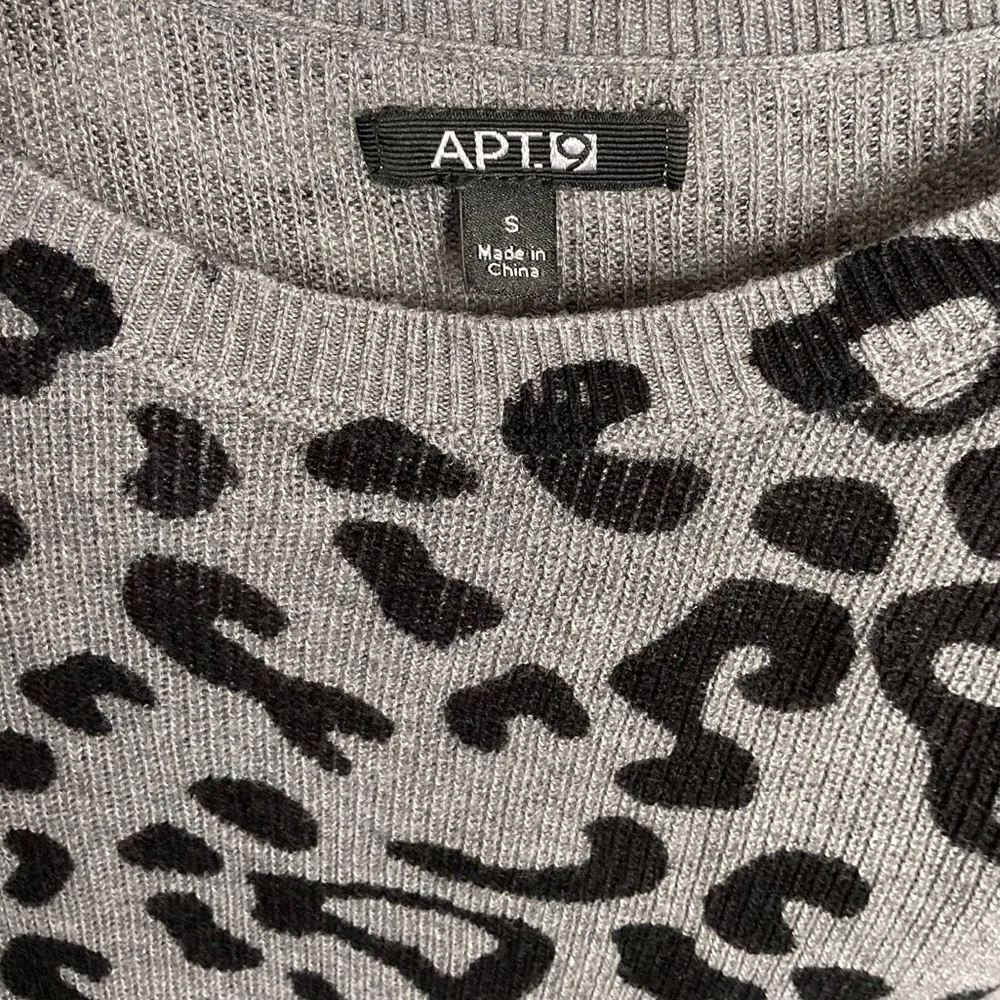 Apt. 9 sweater - Picture 2 of 2